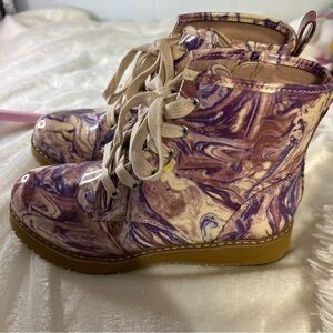 Steve Madden size 5 Stylish Purple and Cream kids Boots